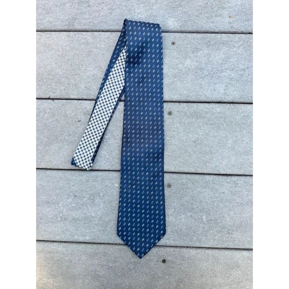 vintage Tommy Hilfiger silk necktie blue geometric pattern paired contrasting gi